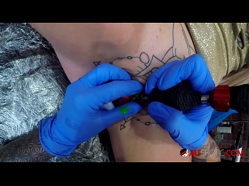 ❤️ Extremt tatuerade snyggingen Sully Savage fick en tatuering på sin klitoris ☑ Super porr at porn sv.ergoupa.top ❌️❤